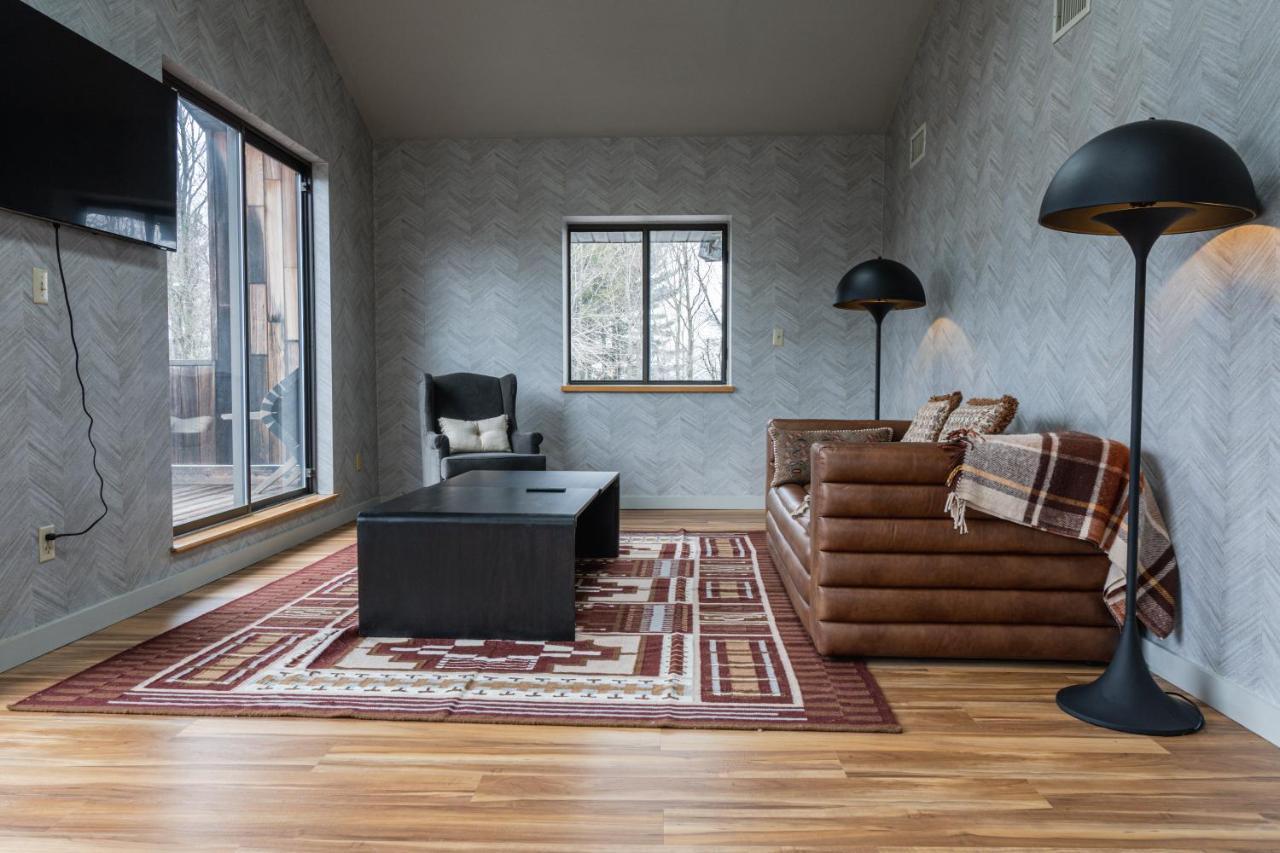 Lodge, A Bluebird By Lark Hotel